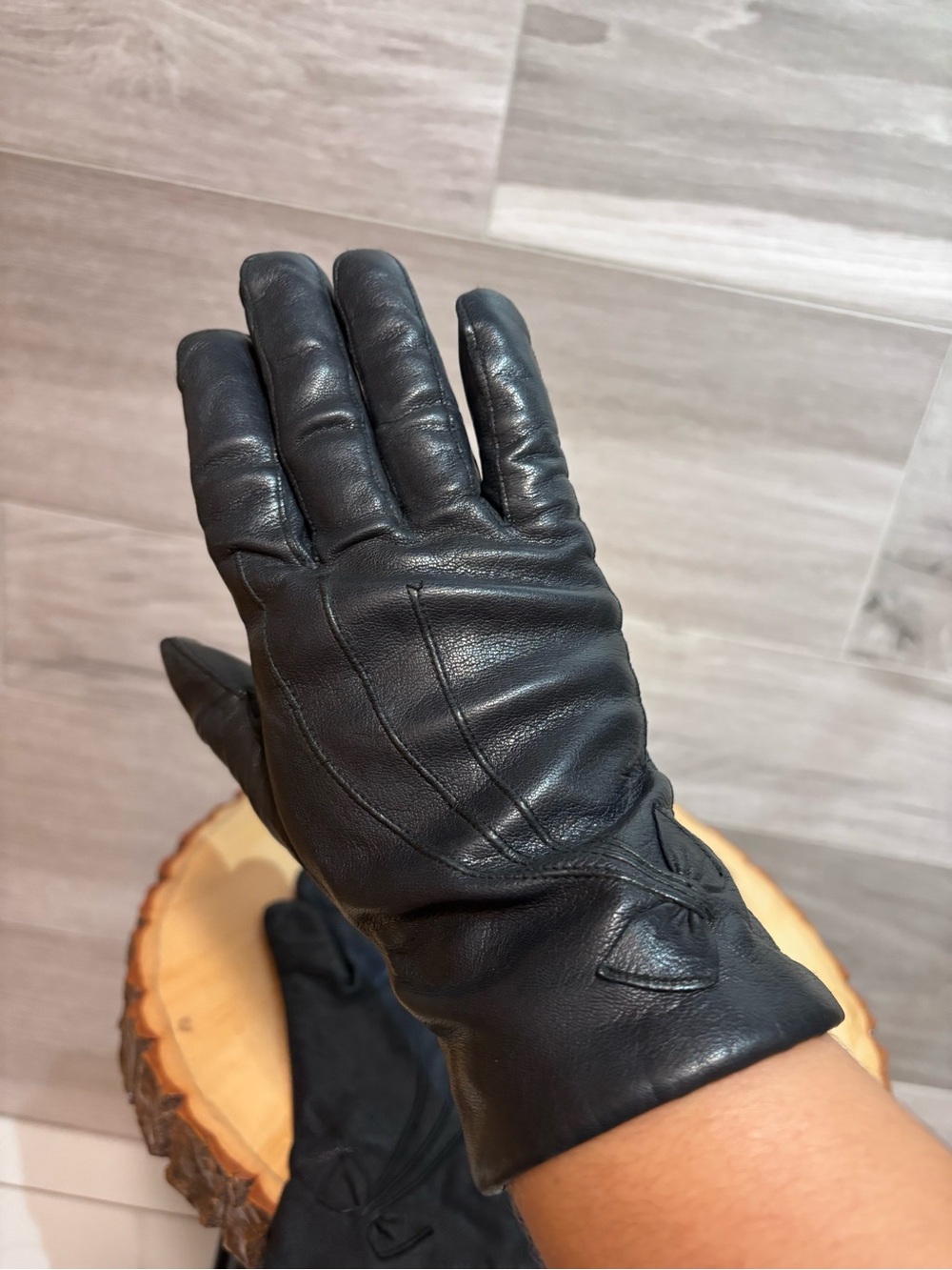 3/30$ Vintage Soft leather ladies gloves - blue